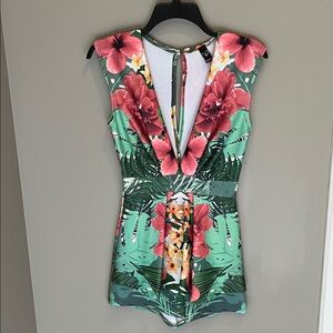 Sexy Windsor Floral Romper One Piece Outfit Tropical Shorts Size Small NWOT